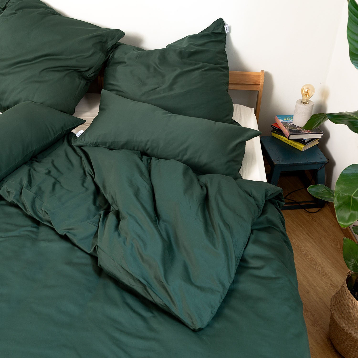 Mako-Satin Kissenbezug Alina in Waldgruen